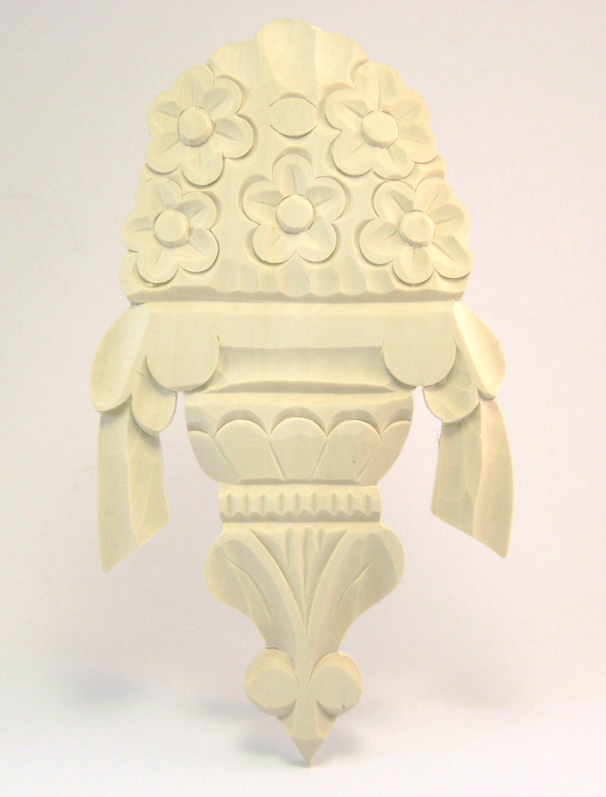 Geschnitzte Auflage Art. 65013  Maße: 110*195 mm, 10 mm dick, Linde